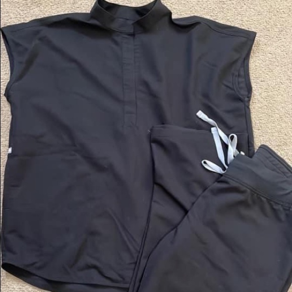 Black scrubs
